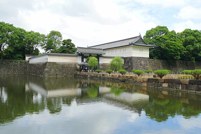 Imperial Palace East Garden and Edo Castle Walking Tour in Tokyo - Price and Value: $25 for Two Free Stops and Guided Context