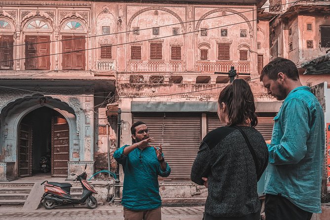 Jaipur Heritage Walking Tour - Govind Devji Temple, chai, and the Q&A close