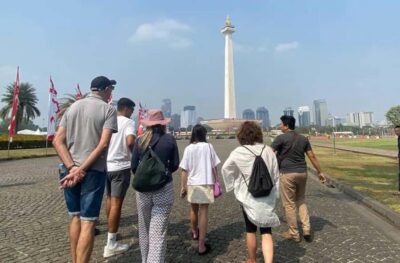 Jakarta: All-Inclusive Jakarta Heritage and Historical Tour - Getting Oriented at Merdeka Square