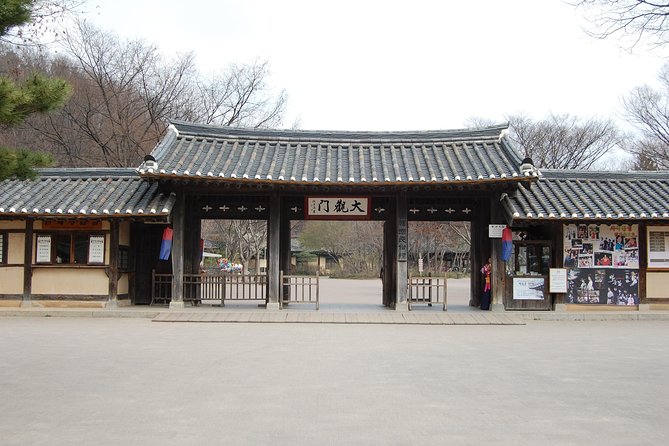 Korean Heritage Tour: Palaces and Villages of Seoul Including Gyeongbokgung Palace - National Folklore Museum: replicas that help you understand daily life