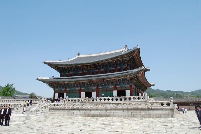 Korean Heritage Tour: Palaces and Villages of Seoul Including Gyeongbokgung Palace - Meeting the coach: pickup, Blue House drive-by, and tour rhythm