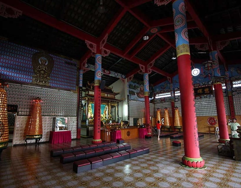 Kota Kinabalu City Tour: Culture & Heritage tour with Lunch - Puh Toh Tze Temple: reading the details of Buddhist design