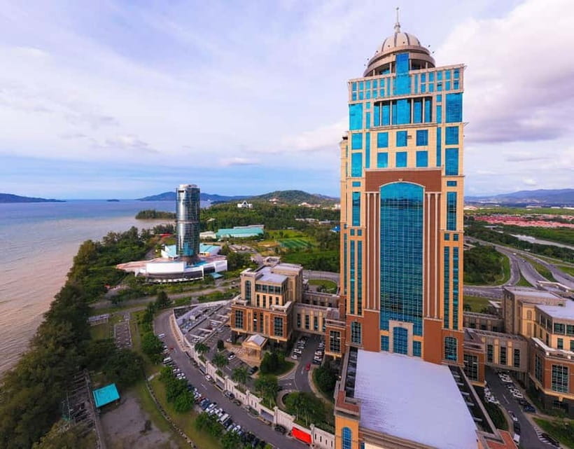 Kota Kinabalu City Tour: Culture & Heritage tour with Lunch - Yayasan Sabah Tower: architecture as a Sabah progress symbol