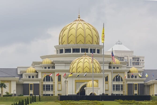 Kuala Lumpur Malacca River Cruise and Historical Tour with Lunch - Kampung Morten and Sin Hiap Hin to end the day
