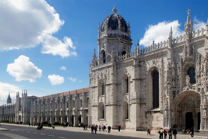 Lisbon at your own pace- Private Guided Historical Tour in Lisbon - Cristo Rei and Estrela: A Calm Contrast Over the Tagus
