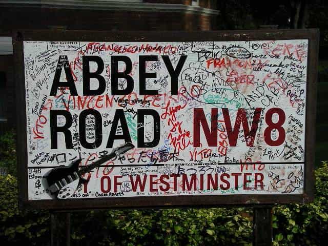 London: Rock 'n' Roll History Tour - Start at St. James’s or Kensington, Then Let the Bus Do the Work