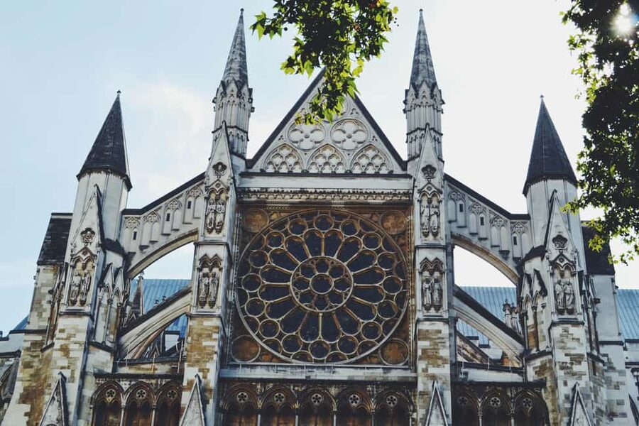 London: Westminster Abbey Tour with a Royal Heritage Guide - Poets’ Corner and famous burials you can actually find