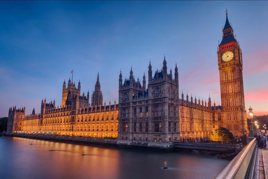 London: Westminster Abbey Tour with a Royal Heritage Guide - Meeting at the Abbey Shop and getting access without ticket stress