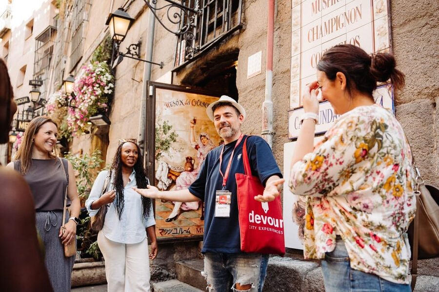 Madrid: Tapas, Taverns & History Tour - The history walk that actually connects: Royal Palace and the Habsburg area