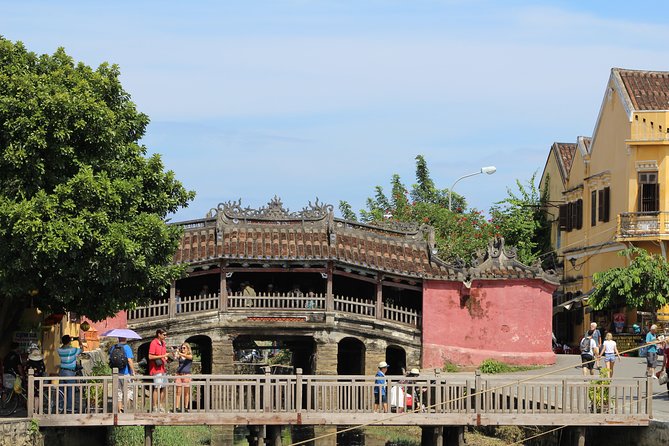 My Son Sanctuary And Hoi An Heritage Full-day Tour - Lunch in Hoi An: refuel before the walking portion