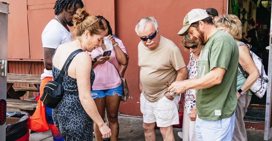 New Orleans: Garden District Food, Drinks & History Tour - Food stop strategy: why three stops beats one big meal