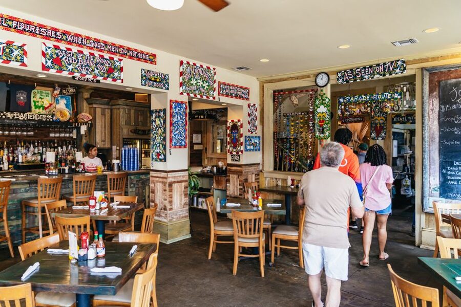 New Orleans: Garden District Food, Drinks & History Tour - Stop 2: another round of local flavor, plus a drink choice