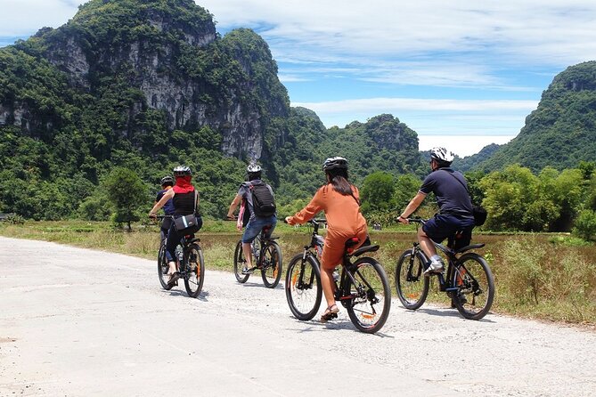 Ninh Binh Heritage trip in a day - Tam Coc: the “Halong Bay on land” boat ride that moves at the right speed