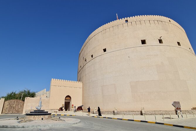 Nizwa Heritage & Jebel Shams Canyon – Private Tour from Muscat - Nizwa Fort: The Museum Stop With Mountain-View Payoff