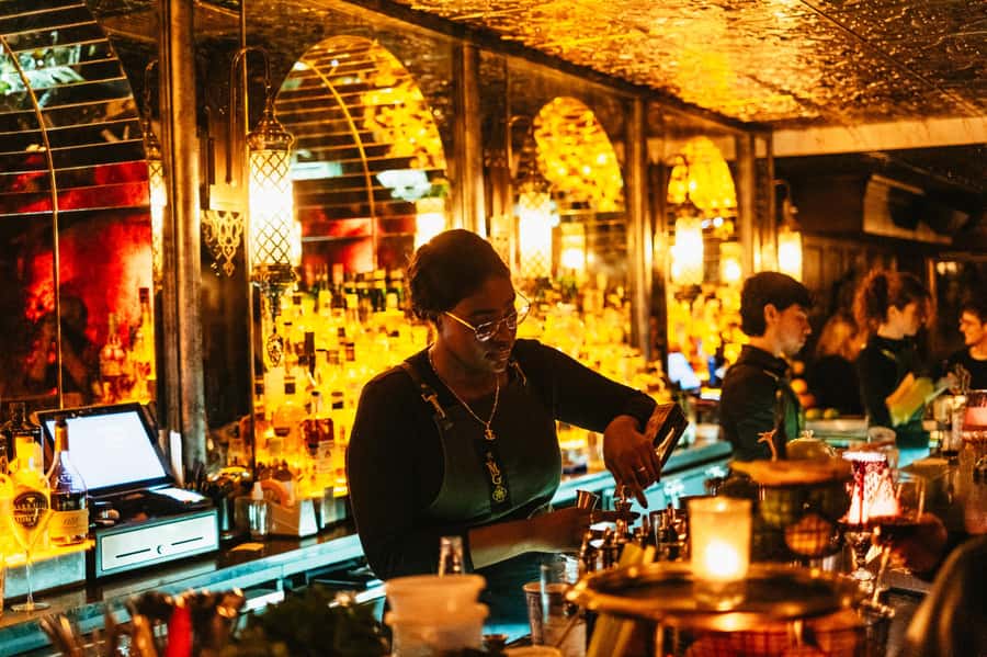 NYC: Speakeasy Drinks and Prohibition History Tour - Stop One: A Gangster-and-Bootlegger-Era Bar You’d Miss on Your Own