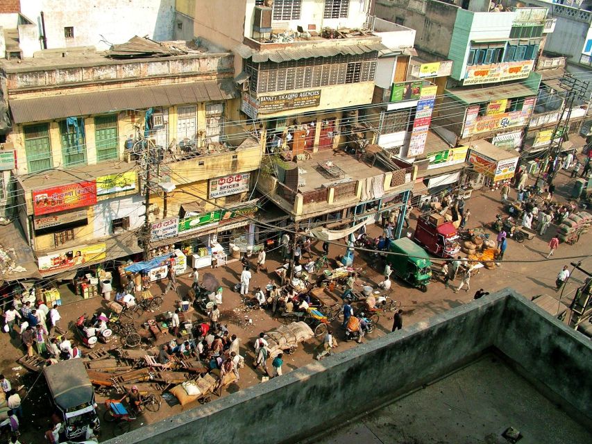 Old Delhi: Spices, Heritage and Bazaars Walking Tour - Goldsmith artisan neighbourhoods: craft traditions behind the storefronts
