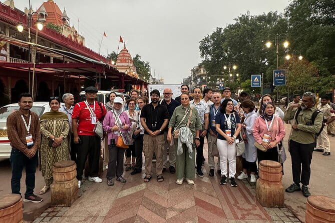 Old Delhi Walking Tour: Food, Culture & Spice Bazaars - Jama Masjid Finish: Mughal Architecture and Rooftop Views