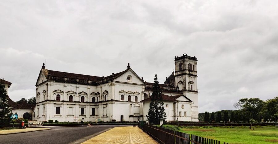 Old Goa: Walking Tour of Heritage Churches - Past Old Goa ruins: the quiet in-between matters