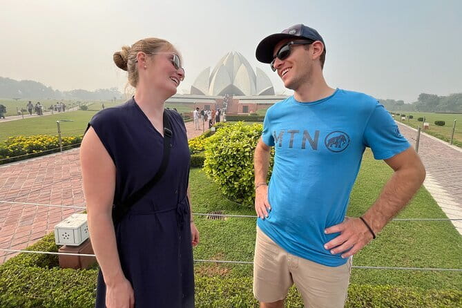Old & New Delhi Tour : Monuments , Rickshaw Ride & Local Heritage - India Gate and Rashtrapati Bhavan: Symbols in the Middle of a Busy City
