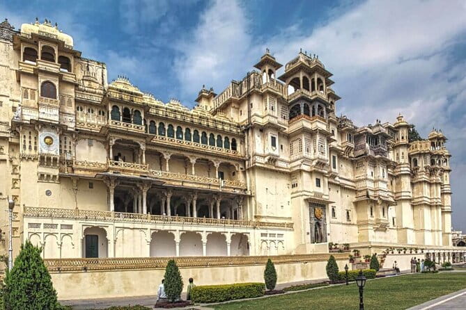 Old & New Delhi Tour : Monuments , Rickshaw Ride & Local Heritage - Swaminarayan Akshardham: Big-Scale Hindu Architecture and Cultural Stops