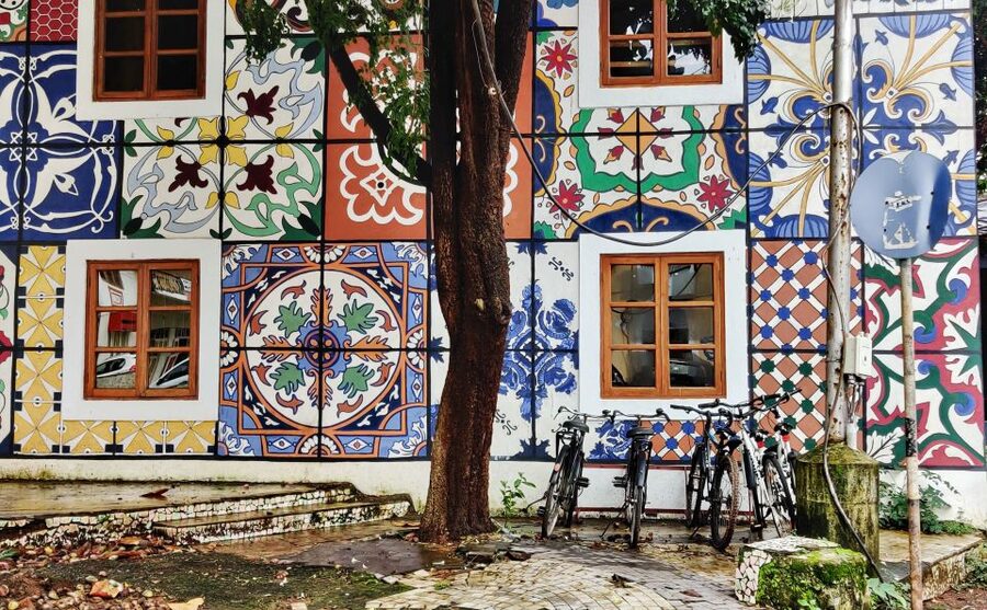 Panaji: Heritage Walk through Goa's Latin Quarter - Confeitaria 31 de Janeiro and the Quick Bite Moment