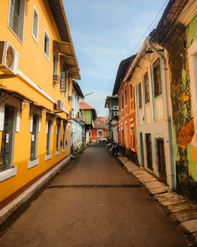 Panaji: Heritage Walking Tour in Fontainhas Latin Quarter - Tobacco Square and Rua São Tomé: chapels and architecture with context