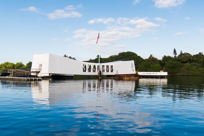Pearl Harbor [Early Access], USS Arizona & Historic Honolulu Tour - The real value: a history guide, plus time you can actually use