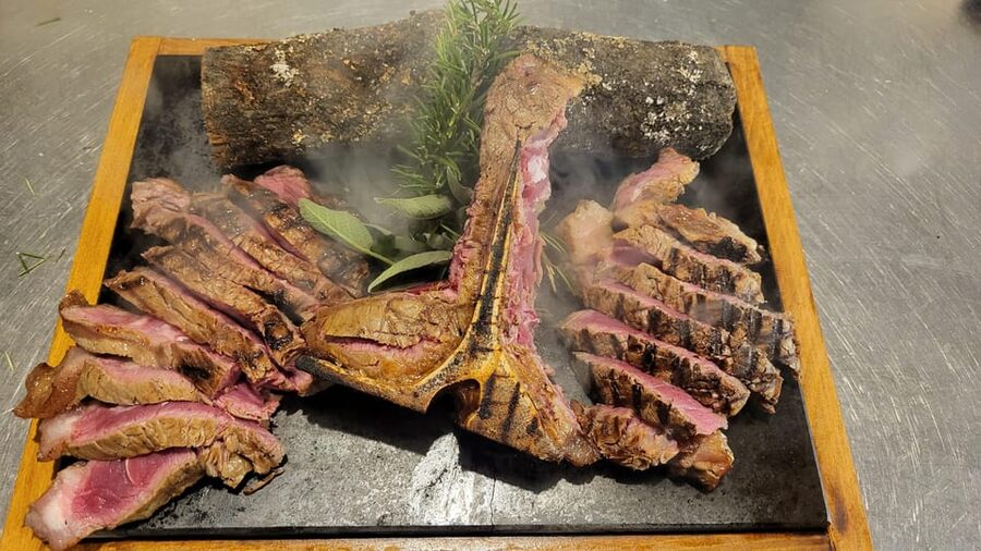 Pienza: Typical Gourmet Lunch at Ancient Tuscan Farmhouse - How the communal vibe changes the meal