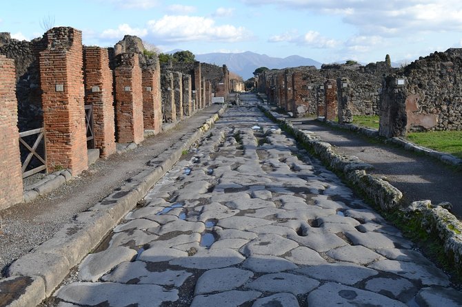 Pompeii the Ancient City (Tour+Transfer) - Via dell’Abbondanza: The Main Walking Spine Between Major Sites