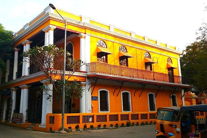 Pondicherry Heritage Walking Tour of French Quarters - Old Lighthouse and the Gandhi statue: coastal cues and a big symbol