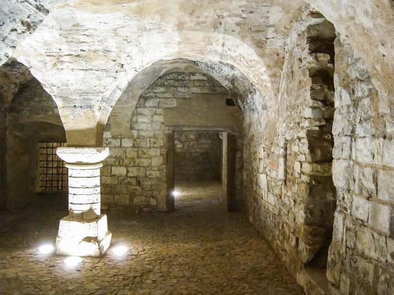 Prague: Oldtown, Medieval Underground & Dungeon History Tour - The Alchemy Laboratory and the Golem Legend