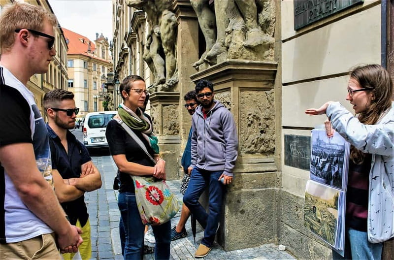 Prague: Oldtown, Medieval Underground & Dungeon History Tour - Guide Power: How the Tour Stays Funny and Clear
