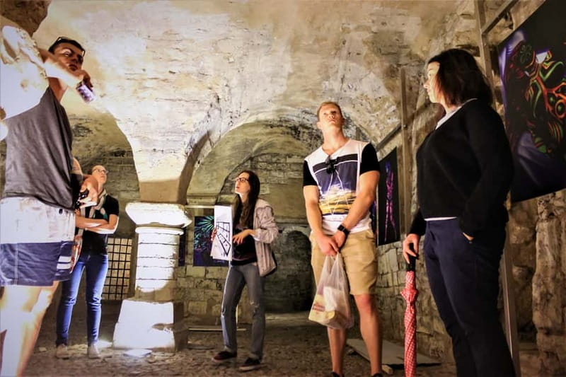 Prague: Oldtown, Medieval Underground & Dungeon History Tour - Why the guide can make or break this tour