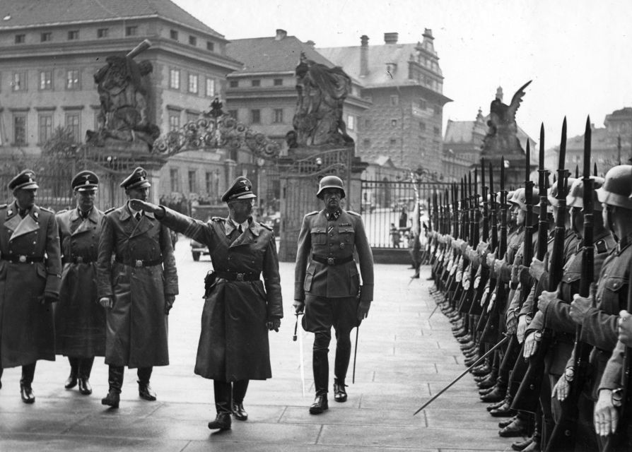 Prague: World War II and Communist History Tour - Municipal House and Prague’s Jewish Quarter: where power and fear show up in plain sight