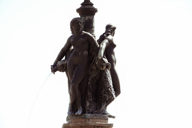 Private Bordeaux History Tour with a glass of Bordeaux wine. - Place du Palais and the City’s Planned Ideas