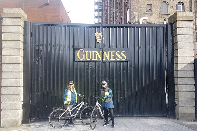 Private Dublin Historical and Heritage Tour by Bike - Grattan Bridge and Dublin Castle: centuries in one central loop