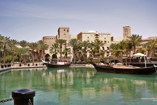 Private Full Day Old Heritage & Modern Dubai City Tour with Lunch - Palm Jumeirah and Atlantis: the iconic photo stage