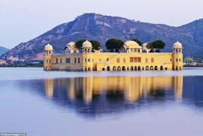 Private Full-Day Sightseeing Tour of Jaipur’s Heritage by Car - Getting around in comfort: AC vehicle, bottled water, and a real route