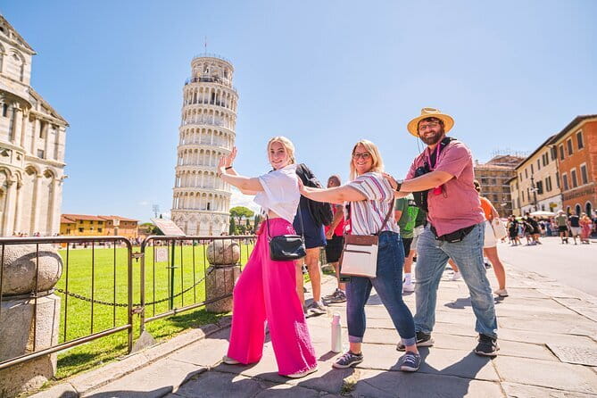 Private Guided Visit Florence's Santa Croce Basilica and Ancient Leather School - Neo-Gothic exterior to Giotto and Donatello: what your eyes should catch