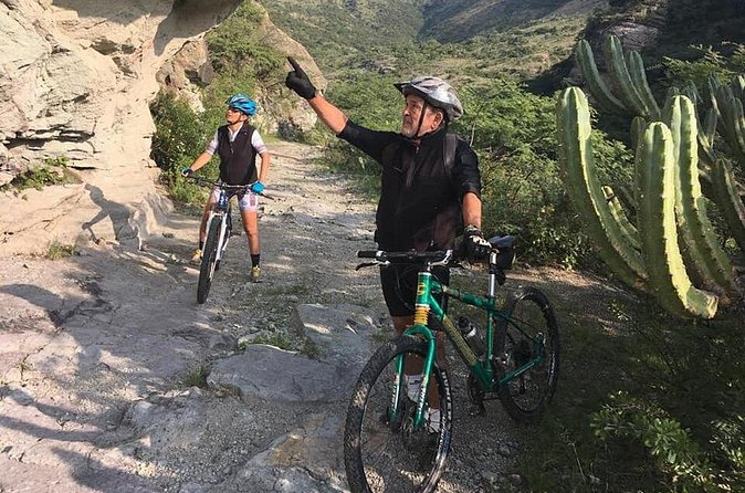 Private Historical Tour in the Sierra Santa Rosa by Bicycle - Mata Dam: a brief stop that breaks the ride rhythm
