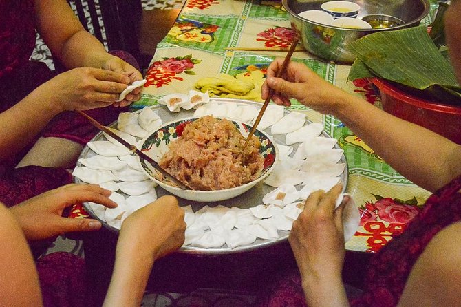 Private HoiAn Ancient Town Night Market Street food tour by Night - Entering Hoi An after dark: what makes this tour work