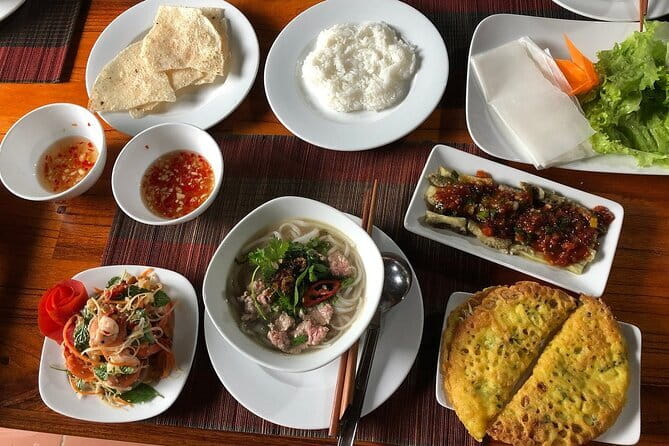 Private HoiAn Ancient Town Night Market Street food tour by Night - Guide impact: what I’d look for when you arrive