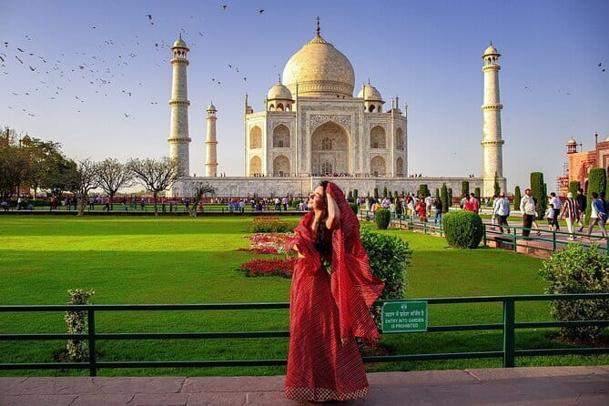 Private Jaipur Sightseeing Tour with Car and Guide - City Palace: courtyards, Rajput-Mughal style, and room to breathe