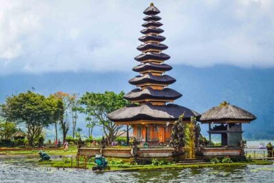 Private Jatiluwih Rice Terraces Heritage Site and Culture Tour - Ulun Danu Beratan Temple: iconic lake views with a meaningful setting