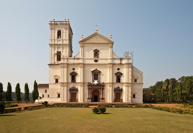 Private Portuguese Heritage Tour: Se Cathedral, Basilica of Bom Jesus and Dona Paula Beach in Goa - Fontainhas Latin Quarter in Panaji: Narrow Lanes and Portuguese Everyday Life