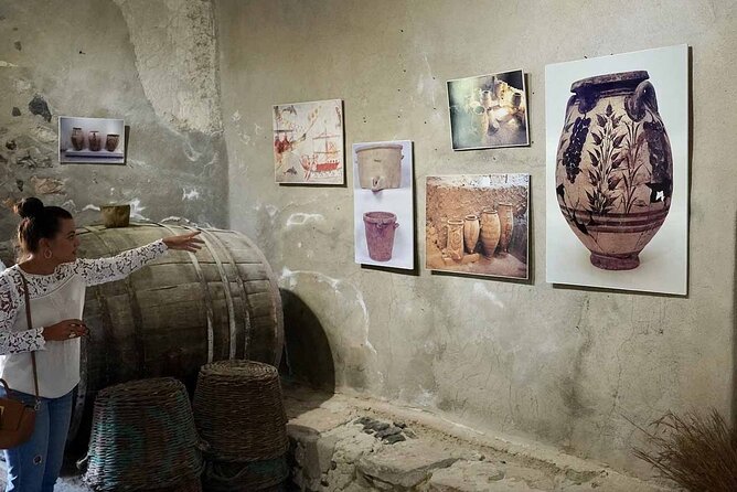 Private Tour: Ancient Akrotiri and Santorini Wineries Tour - Ancient Akrotiri: Minoan life under volcanic ash