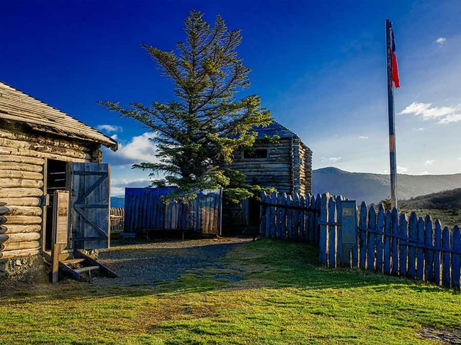 Punta Arenas: Fort Bulnes Historical Tour - Estrecho Park and the visitor center: how the Strait shaped people