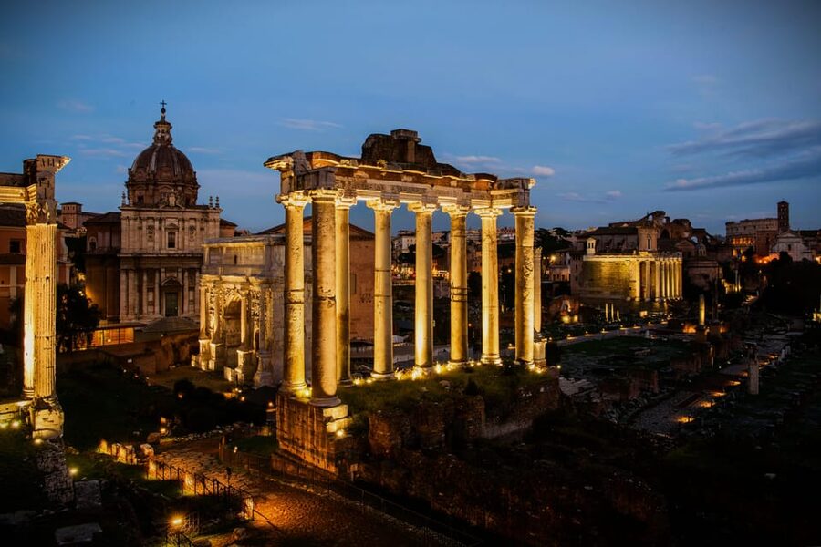 Rome: Ancient Rome Night Tour - Piazza Venezia Stop: The 15-Minute Orientation Boost