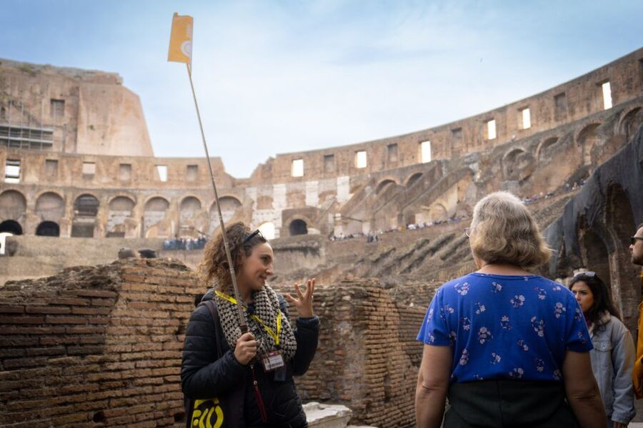 Rome: Colosseum, Arena & Ancient City Guided Tour - Entering The Tour Like a Local: Arch of Constantine Start