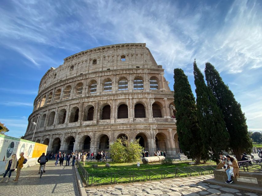 Rome: Colosseum, Roman Forum, and Palatine Hill Ancient Tour - The Story Behind the Imperial Palaces on Palatine Hill
